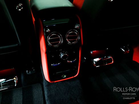 Used 2020 Rolls-Royce Cullinan image 21