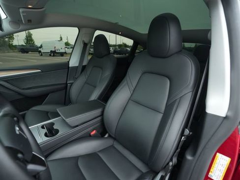 Used 2024 Tesla Model Y Long Range AWD/4WD image 37