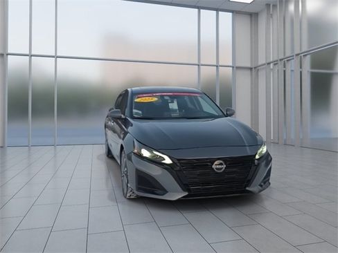 Certified 2025 Nissan Altima 2.5 SL image 3