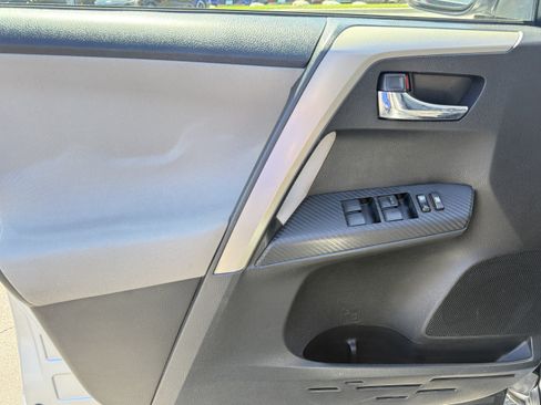 Used 2015 Toyota RAV4 XLE FWD image 10
