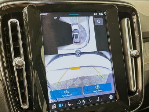 Used 2025 Volvo XC40 B5 Plus image 23