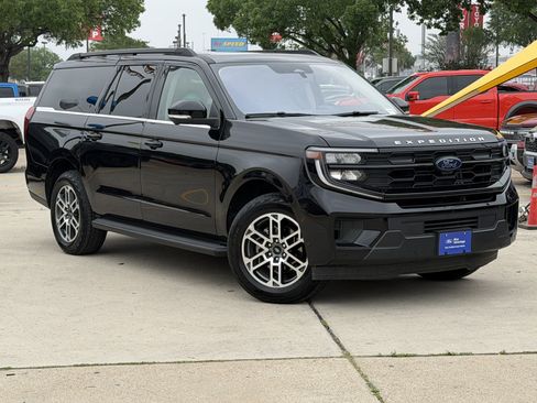 Used 2025 Ford Expedition Max Active AWD/4WD image 1