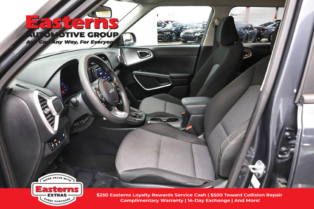 Used 2022 Kia Soul LX w/ Technology Package FWD image 4