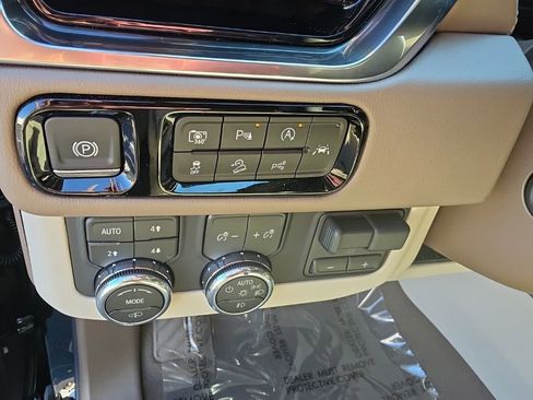 New 2026 GMC Yukon Denali w/ Denali Reserve Package AWD/4WD image 21
