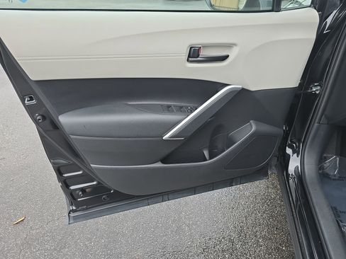 Used 2023 Toyota Corolla Cross L image 26