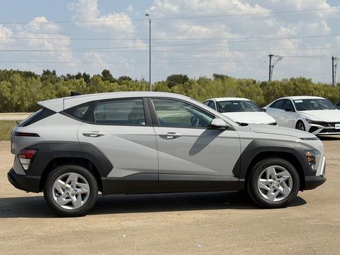 New 2026 Hyundai Kona SE image 3
