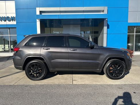 Used 2019 Jeep Grand Cherokee Altitude image 3