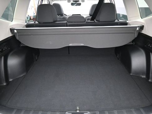 Used 2021 Subaru Forester Premium AWD/4WD image 32