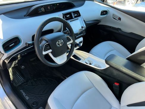 Used 2017 Toyota Prius Four image 10