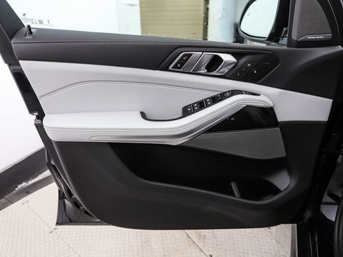 New 2026 BMW X5 xDrive40i w/ M Sport Package AWD/4WD image 9
