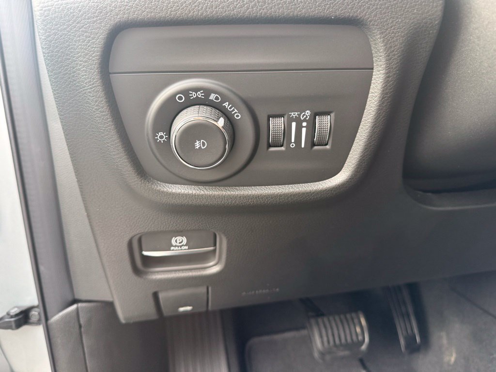 New 2025 Jeep Grand Cherokee Overland AWD/4WD image 13