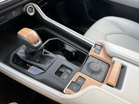 Used 2025 Toyota Grand Highlander AWD image 29