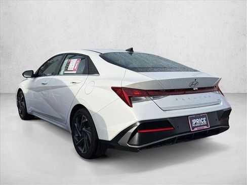 Used 2024 Hyundai Elantra Limited image 2