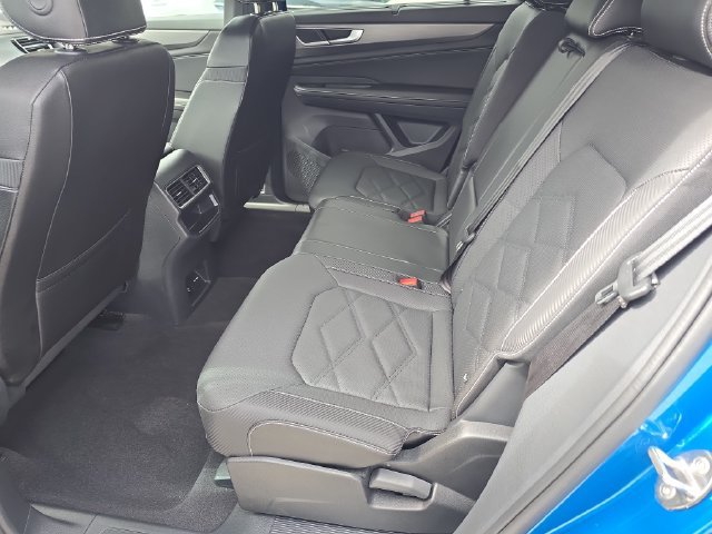 Used 2024 Volkswagen Atlas Cross Sport SE FWD image 17