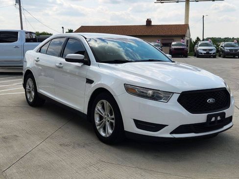 Used 2014 Ford Taurus SEL w/ Equipment Group 201A FWD image 8