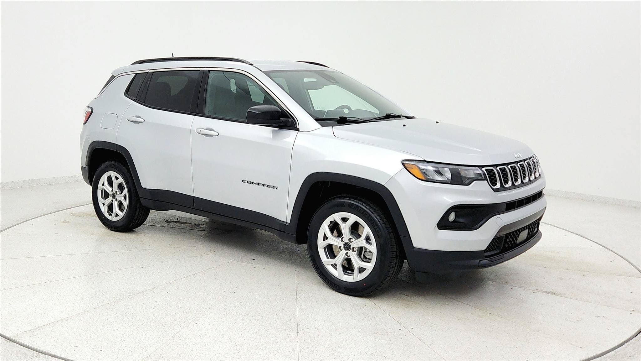Used 2025 Jeep Compass Latitude AWD/4WD image 7