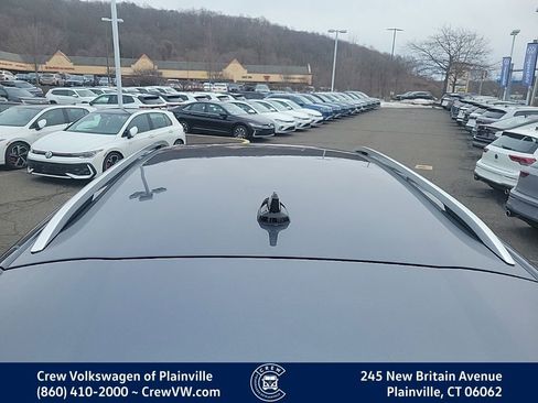 Certified 2025 Volkswagen Tiguan SE image 30