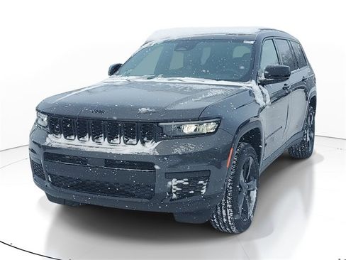 New 2025 Jeep Grand Cherokee L Altitude image 2