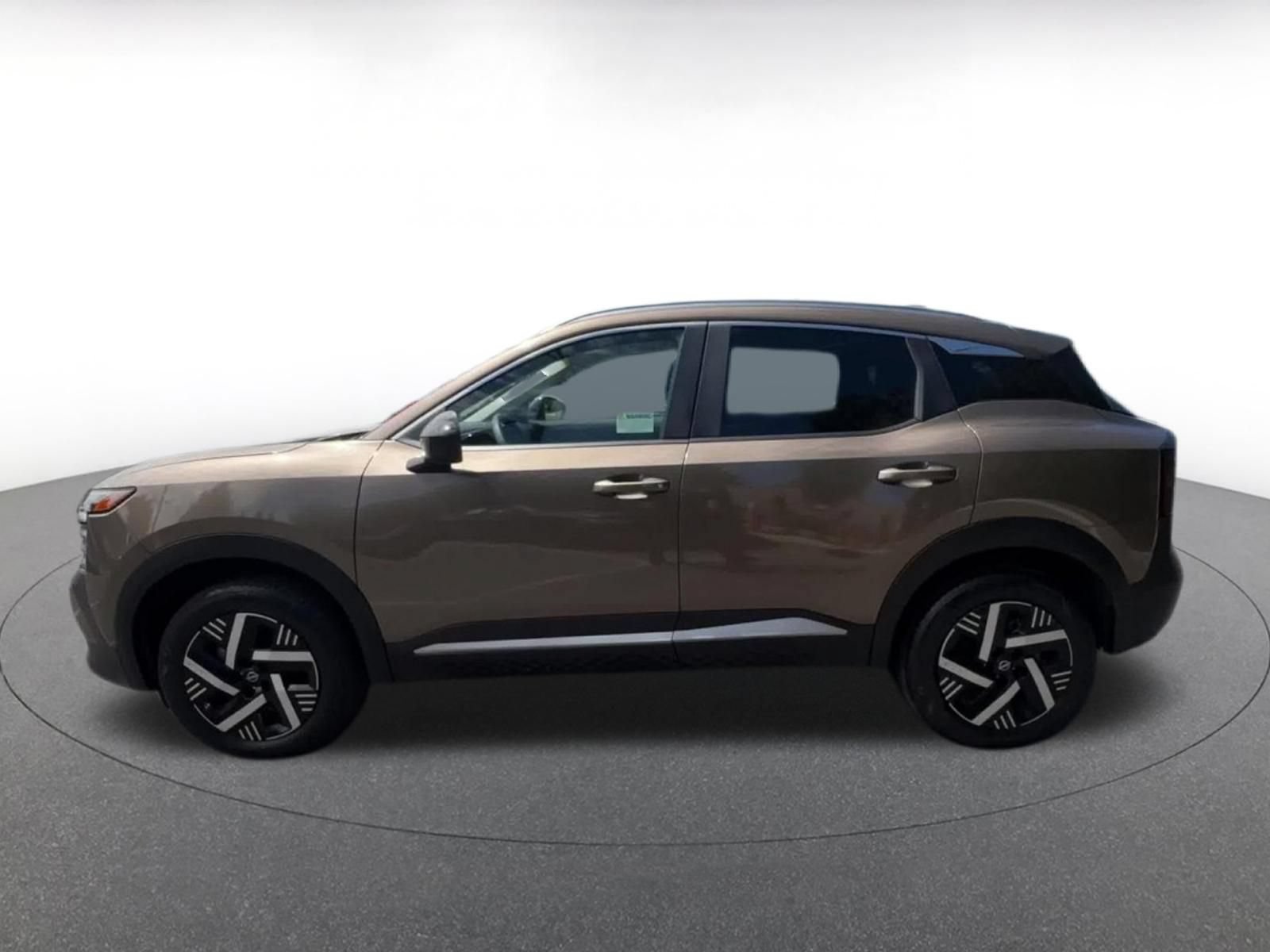 Used 2026 Nissan Kicks SV w/ Cold Weather Package FWD image 8