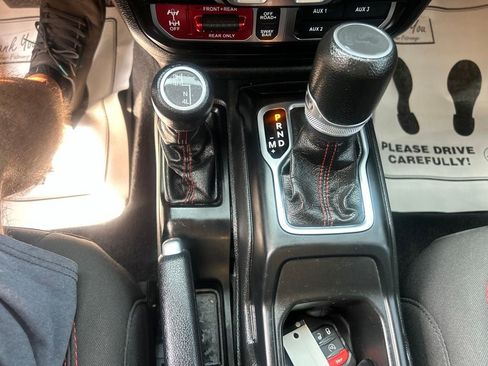 Used 2022 Jeep Wrangler Unlimited Rubicon w/ Dual Top Group AWD/4WD image 18