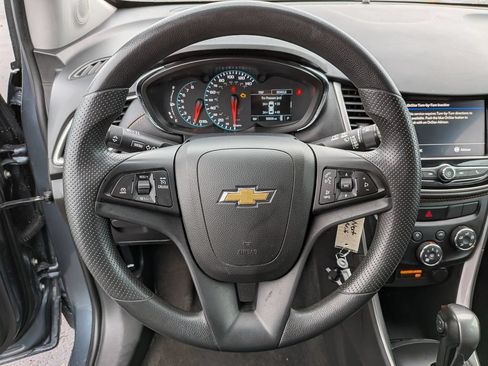 Used 2021 Chevrolet Trax LT AWD/4WD image 16