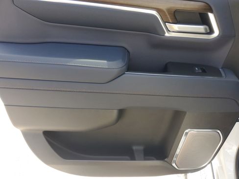 Used 2025 Chevrolet Silverado 1500 High Country w/ Technology Package image 12