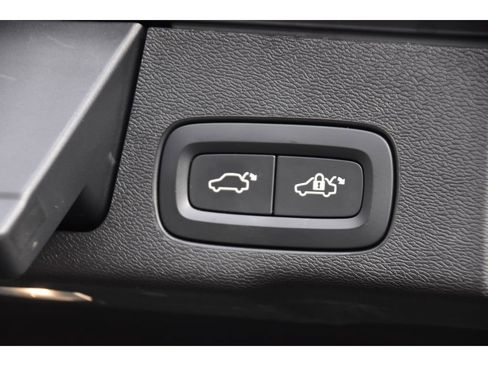 Certified 2023 Volvo XC60 B5 Plus w/ Protection Package Premier image 25