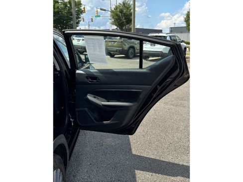 Used 2025 Nissan Altima 2.5 SV FWD image 12