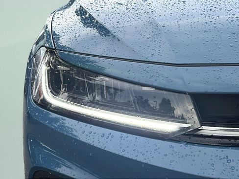 Used 2025 Volkswagen Jetta SEL FWD image 9