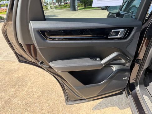 Used 2019 Porsche Cayenne AWD/4WD image 15
