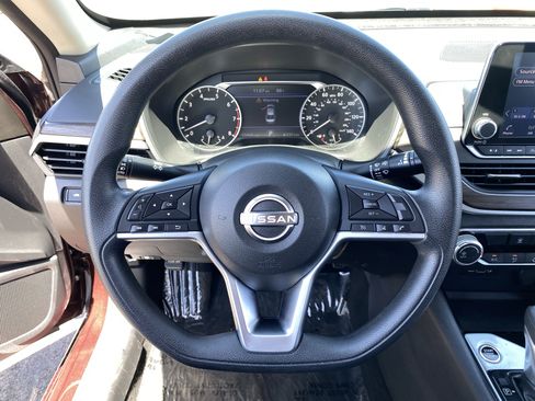 Used 2024 Nissan Altima 2.5 SV FWD image 25