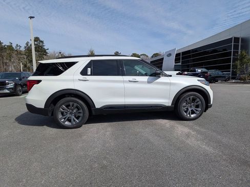 New 2026 Ford Explorer Active w/ Active Comfort Package image 3