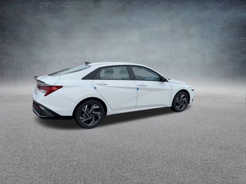 Certified 2025 Hyundai Elantra SEL image 46