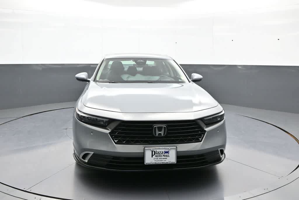 Used 2023 Honda Accord Touring image 2