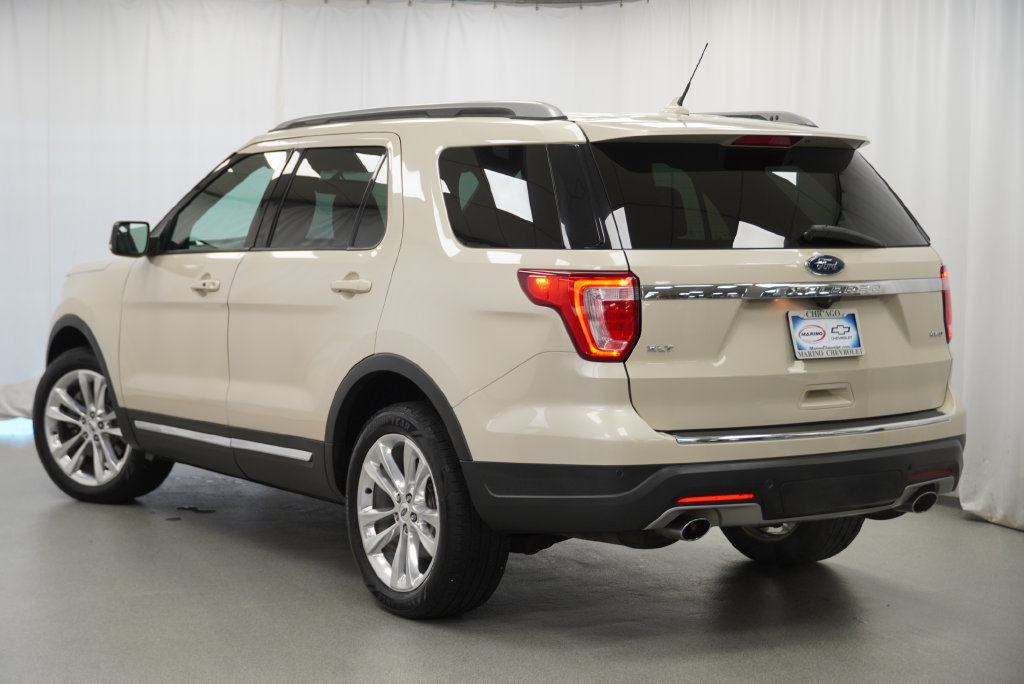 Used 2018 Ford Explorer XLT w/ Equipment Group 202A AWD/4WD image 17