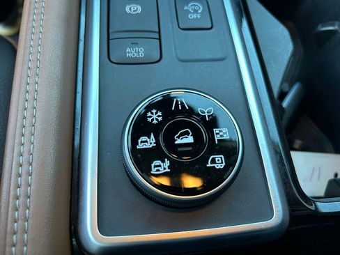 Used 2023 Nissan Pathfinder Platinum w/ Cargo Package image 22