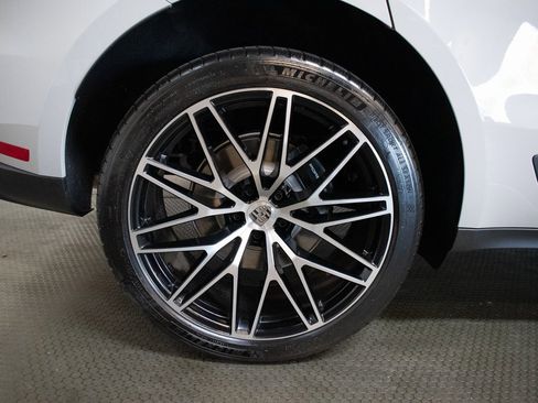 New 2026 Porsche Macan image 17