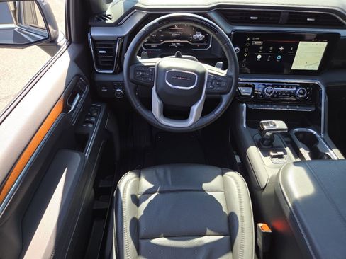 Used 2025 GMC Sierra 1500 Denali AWD/4WD image 32