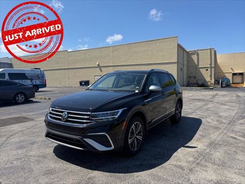 Used 2024 Volkswagen Tiguan Wolfsburg Edition FWD image 2