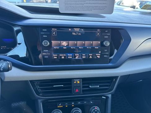 Certified 2023 Volkswagen Taos SE w/ Panoramic Sunroof Package image 25