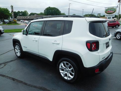 Used 2018 Jeep Renegade Latitude FWD image 3