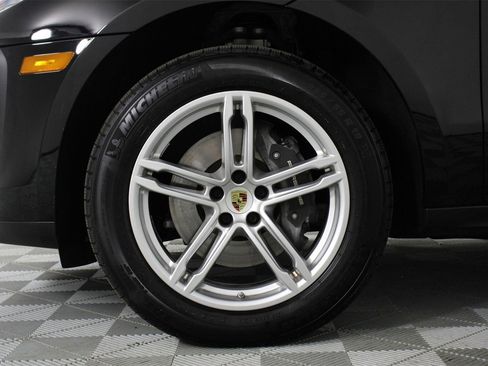 Used 2025 Porsche Macan image 30