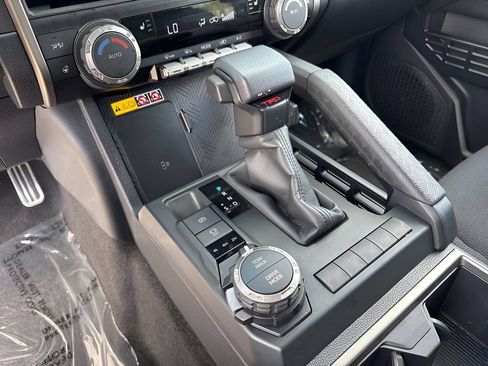 Used 2025 Toyota 4Runner TRD Sport AWD/4WD image 17