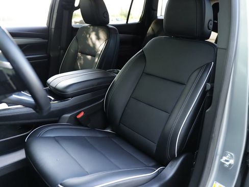 Used 2025 Buick Enclave Preferred w/ Power Package AWD/4WD image 26