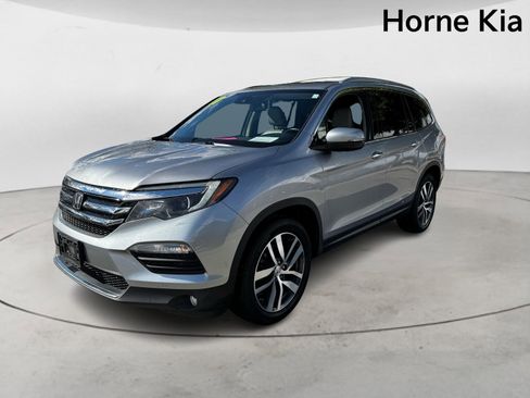 Used 2017 Honda Pilot Touring image 7