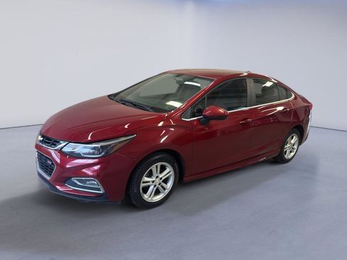 Used 2017 Chevrolet Cruze LT w/ RS Package FWD image 3