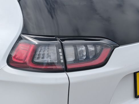 Used 2022 Jeep Cherokee Latitude Lux AWD/4WD image 17