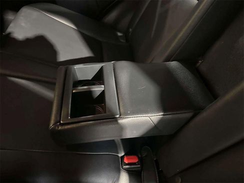 Used 2016 Toyota RAV4 SE image 11