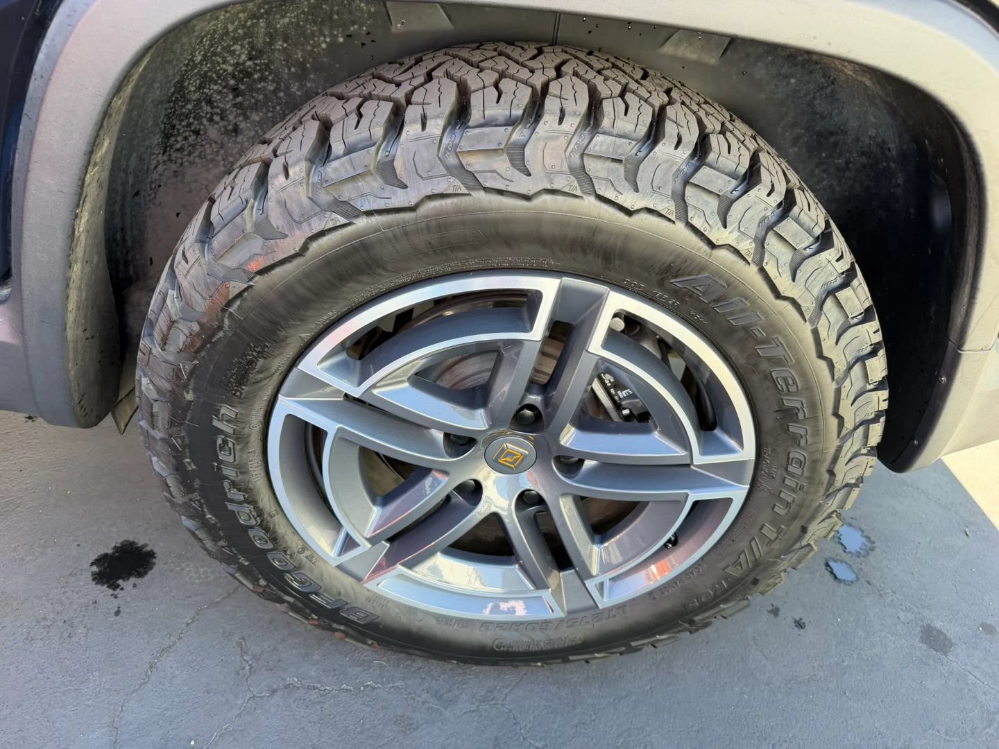 Used 2025 Rivian R1S Adventure Dual AWD/4WD image 22
