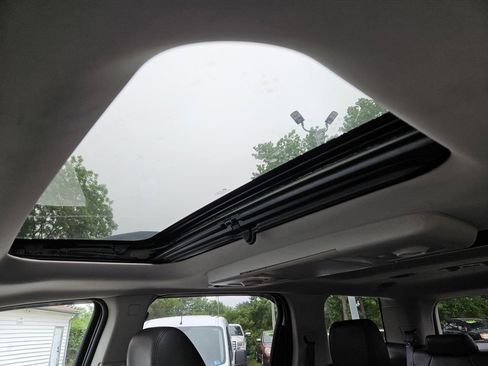 Used 2011 GMC Acadia Denali AWD/4WD image 19